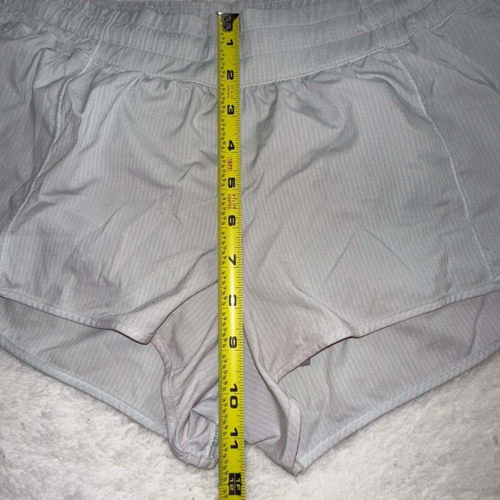 Lululemon Hotty Hot Shorts - Picture 6 of 6